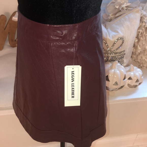 Vegan leather mini skirt - Picture 4 of 6